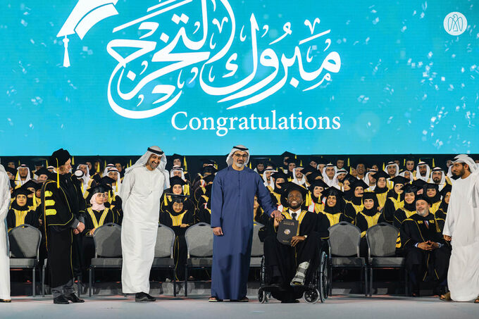 خالد بن محمد بن زايد يشهد حفل تخريج طلبة جامعة خليفة