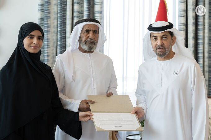 Hamdan bin Zayed receives top-performing 12th grade students in Al Dhafra Region