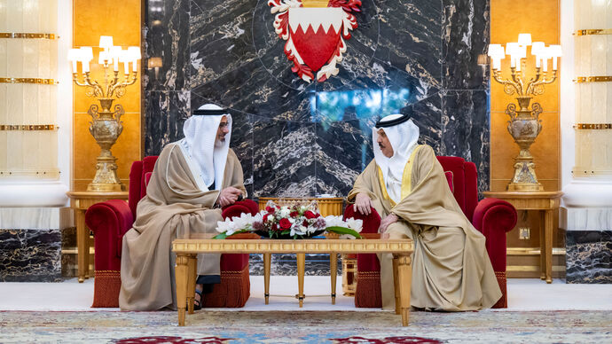 King of Bahrain receives Crown Prince of Abu Dhabi