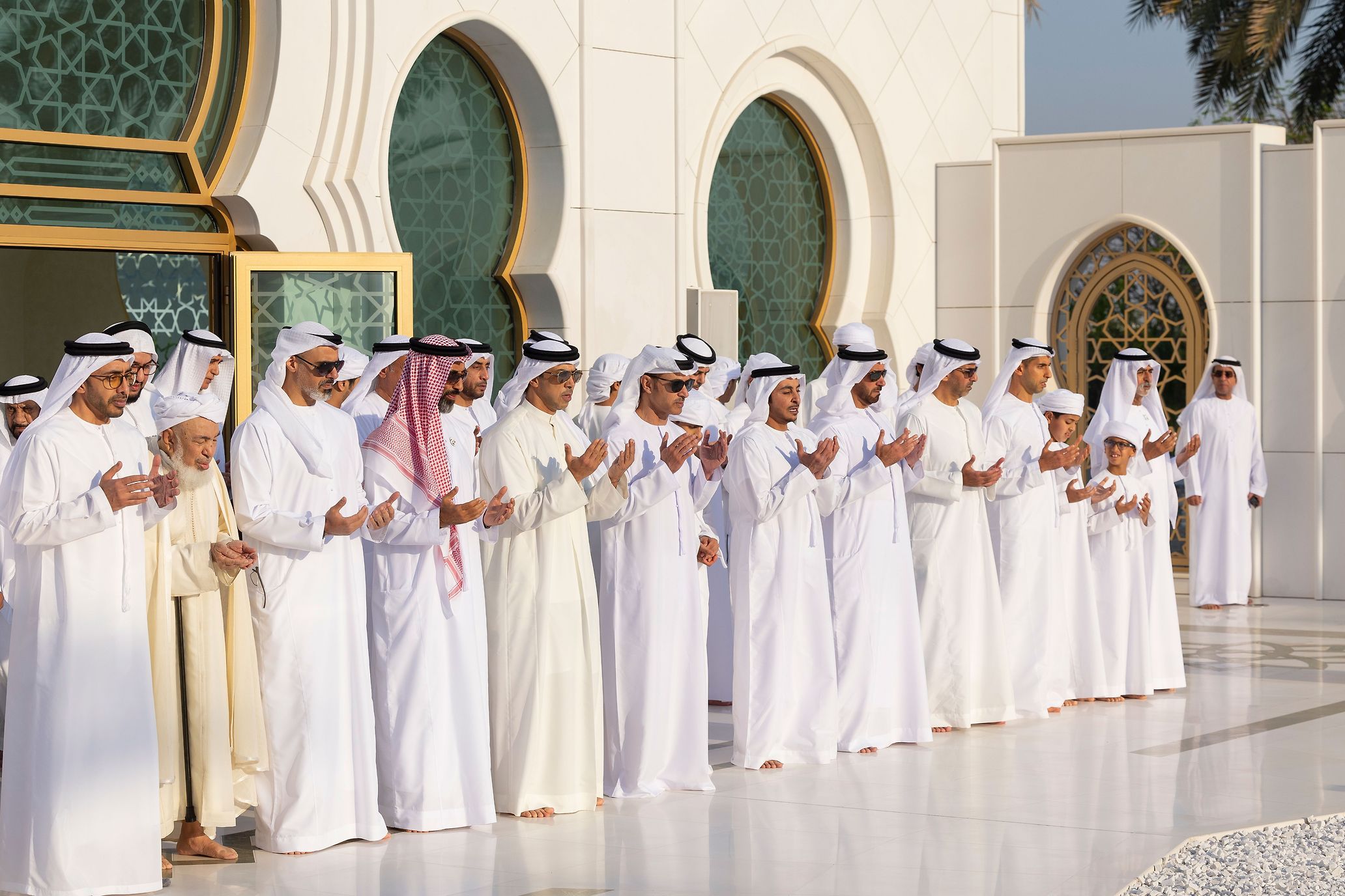 Their Highnesses perform Eid Al Fitr prayer at Sheikh Zayed Grand ...