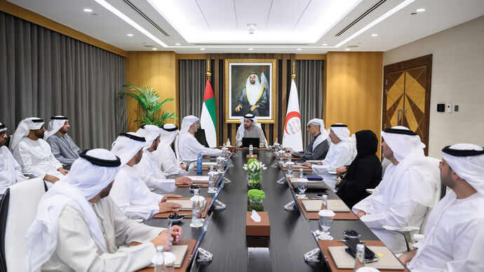 حمدان بن زايد يترأس اجتماع مجلس إدارة هيئة الهلال الأحمر الإماراتي