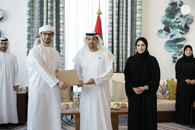 Hamdan bin Zayed receives top-performing 12th grade students in Al Dhafra Region