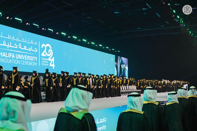 خالد بن محمد بن زايد يشهد حفل تخريج طلبة جامعة خليفة