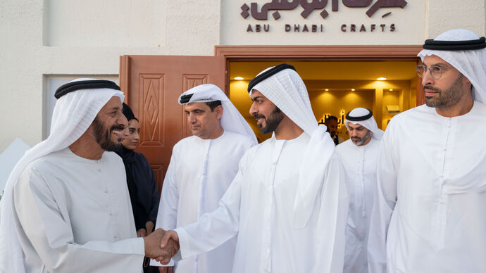 Khalifa bin Tahnoon bin Mohammed visits Traditional Handicrafts Festival