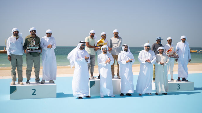 حمدان بن زايد يتوِّج «حشيم» بلقب سباق دلما للمحامل الشراعية لفئة 60 قدماً