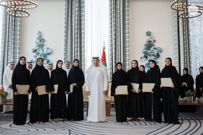 Hamdan bin Zayed receives top-performing 12th grade students in Al Dhafra Region