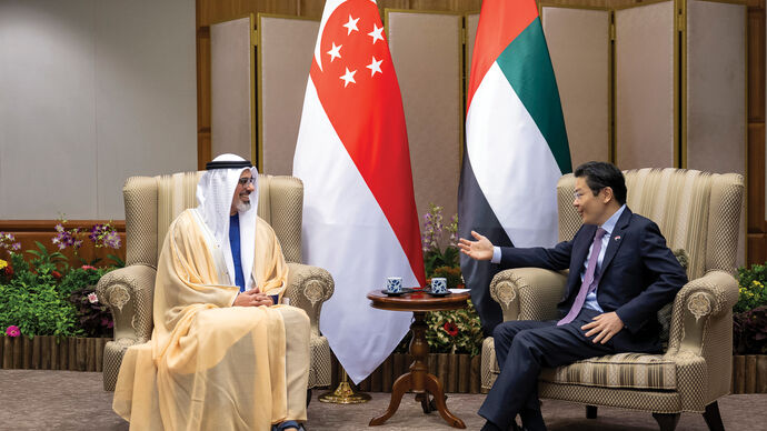 Crown Prince of Abu Dhabi and Prime Minister of Singapore discuss strengthening bilateral relations