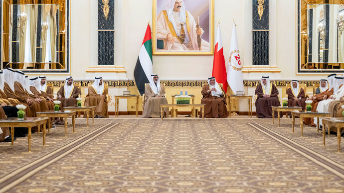 Crown Prince of Abu Dhabi and Crown Prince of Bahrain discuss strengthening bilateral relations