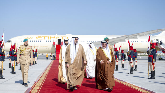 Crown Prince of Abu Dhabi arrives in Bahrain